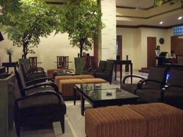 Amans Hotel Ambon Exteriör bild